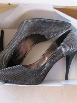 Sarigiannis women's shoes size 41 silver heels new