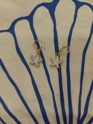 Starfish earrings new, white and gold tone