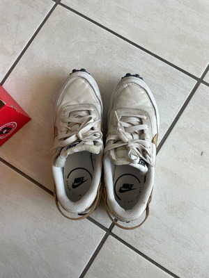 Nike Waffle Debut athletic shoes like new, size 37.5, gray beige