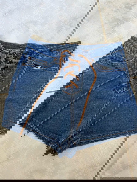 τζιν σορτσάκι