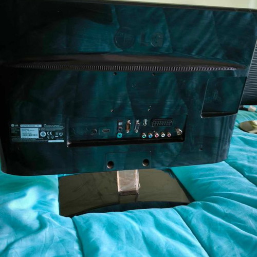 Samsung S19B150NLED, LG Flatron M2250d monitors and Schaub Lorenz TV