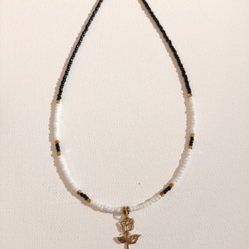 Handmade necklace 22786 black and white new