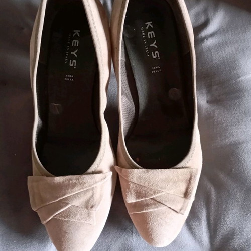 Keys beige leather pumps size 37 used, soft suede, 7 cm heel