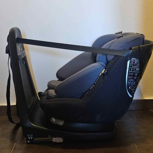 Maxi Cosi Axissfix Plus car seat used 0-18 kg with 360° rotation