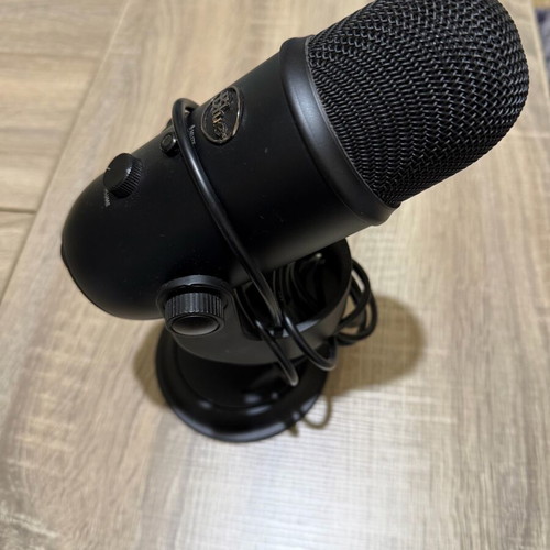 Blue Microphones Yeti Blackout USB Microphone like new
