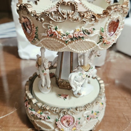 Musical wind-up carousel decoration, new