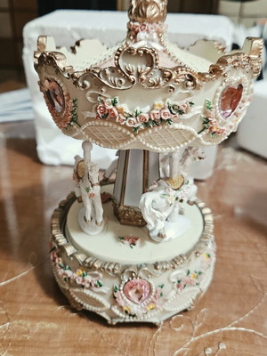 Musical wind-up carousel decoration, new