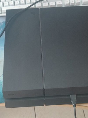 PlayStation 4 (Fat) 500GB σαν καινούργιο με 2 τηλεχειριστήρια