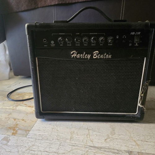 Harley Benton HB20R guitar amplifier like new