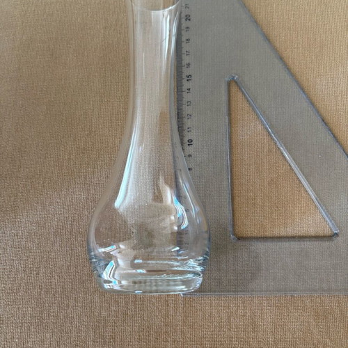 Glass vase like new, small 21 cm diameter