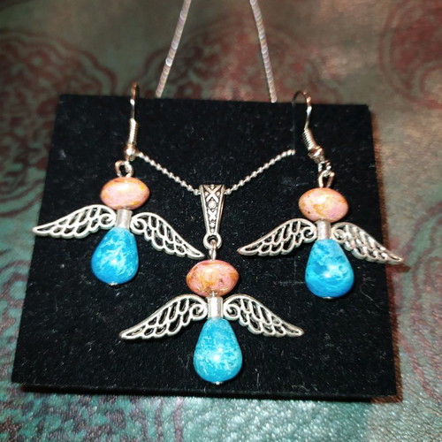 Angel jewelry set handmade like new with agate and glass beads
