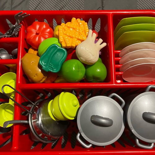 Ecoiffier dish drainer used with 45 pieces vegetables and utensils