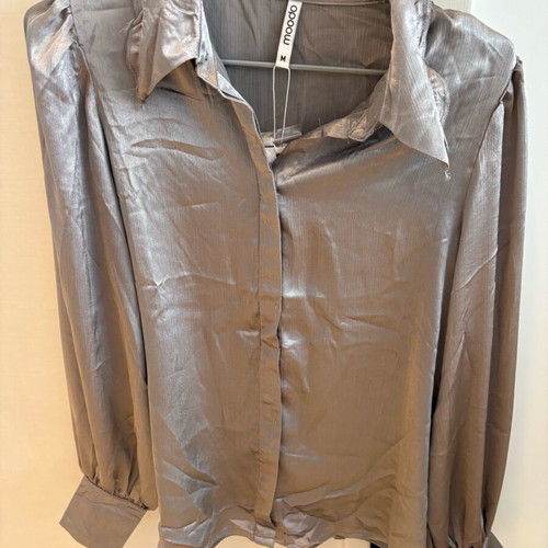Silver shirt new, available in small and medium