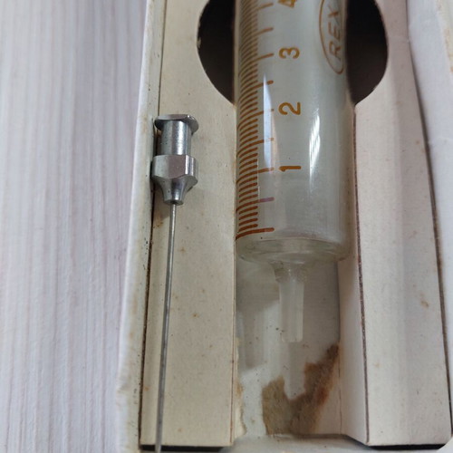 Glass syringe 5cc from the 1960s like new