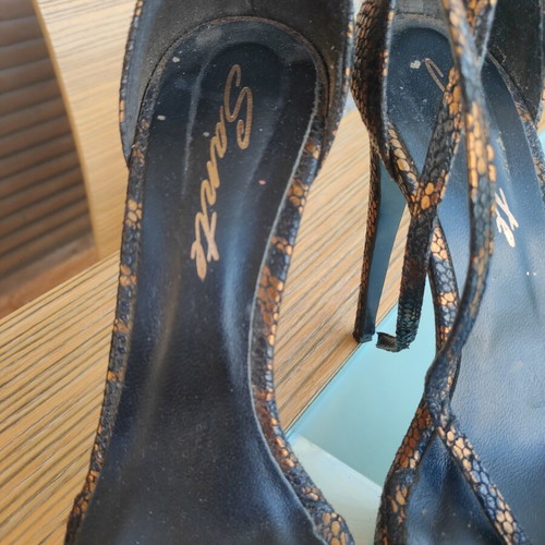 Sante platform sandals like new, size 39, black and gold