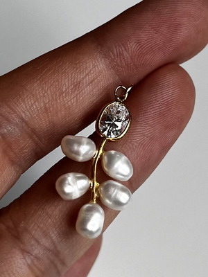 Pendant with zircon and pearls in yellow gold new