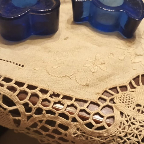 Set of 2 vintage blue glass candlesticks like new