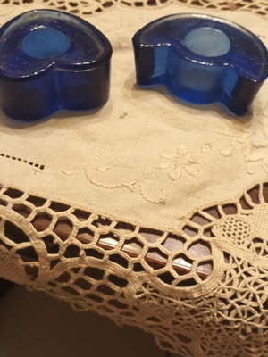 Set of 2 vintage blue glass candlesticks like new