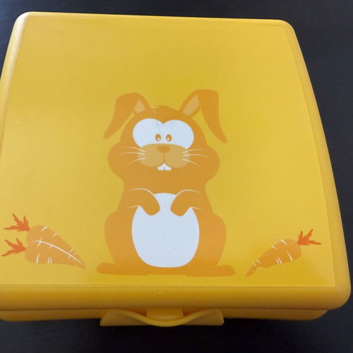Tupperware Bunny Toast Container like new