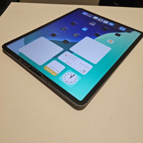 Ipad Pro 12.9 M1 2TB 5G used with Pencil 2 and Spigen Armor case