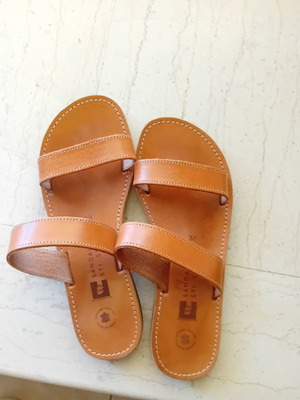 Σανδάλια 100% δερμάτινα νούμερο 38 καφέ, φορεμένα μία φορά