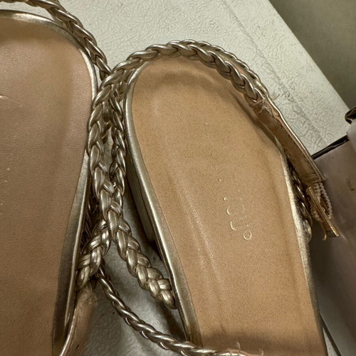 Gold sandals like new, size 40, About you