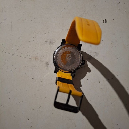 Caterpillar CAT Bold 46 Date NJ16127137 watch like new with yellow silicone strap