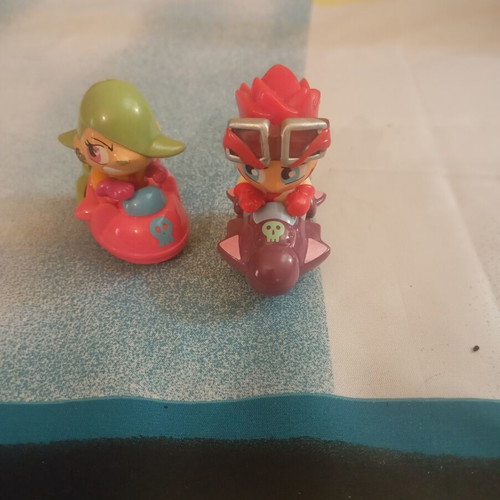 Kinder Alien Manga figures used, set