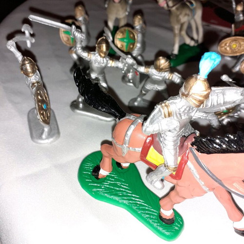 King castle new toy with 20 knights and horses