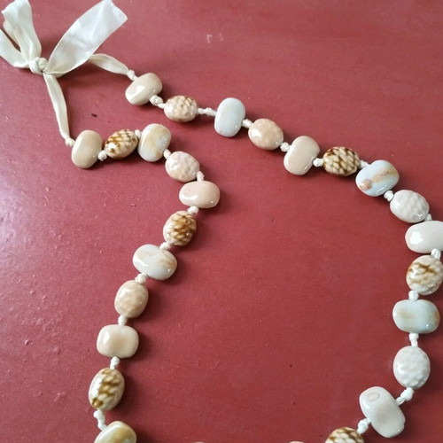 Necklace 40 cm stone with animal print and satin tie new, beige