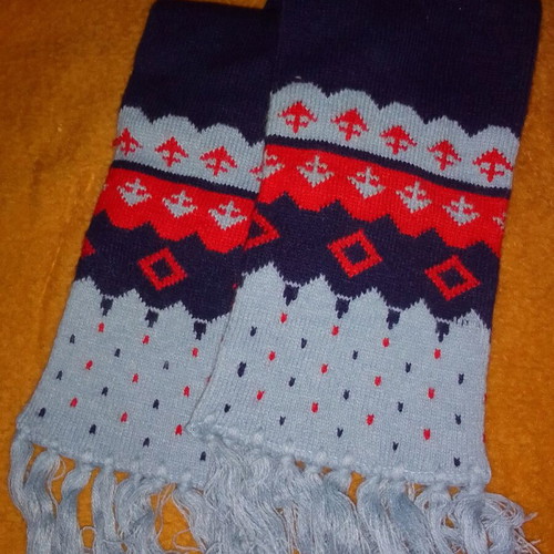 Children's scarf set with blue and red hat like new