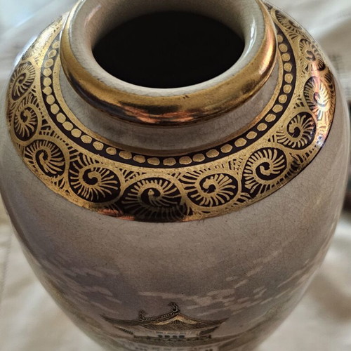Japanese vase like new