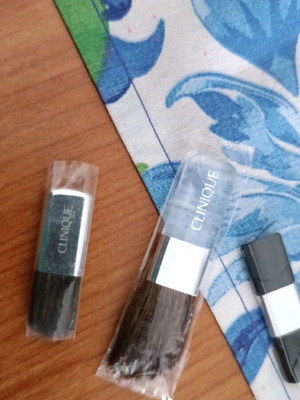 Σετ 4 πινέλων μακιγιάζ ταξιδιού Clinique και Estée Lauder