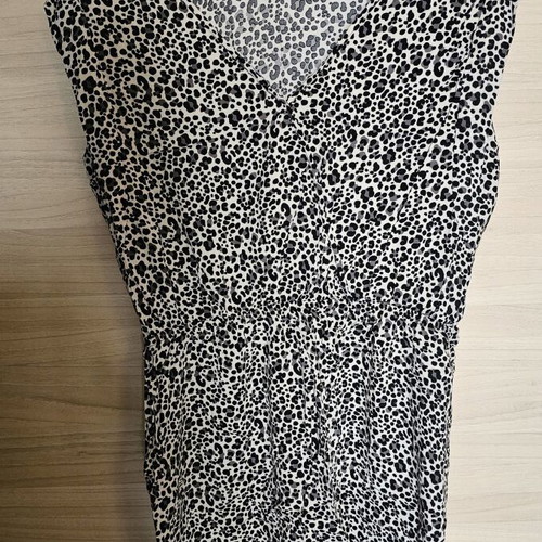 Lightweight dress with elastic waist, pockets, like new, black and white