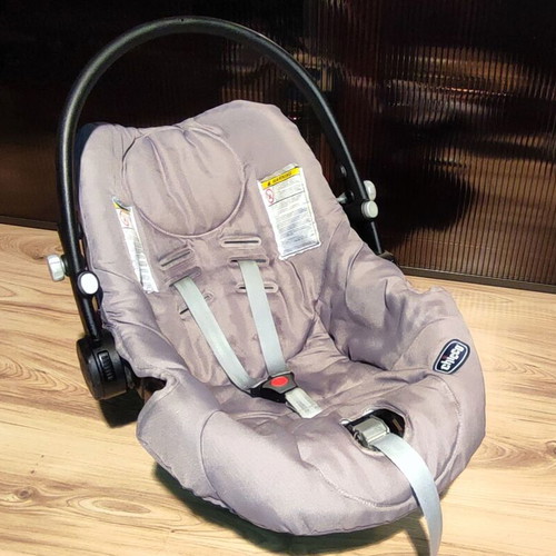 Chicco baby car seat used 0–13kg