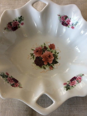 Porcelain platter with floral decoration