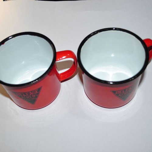 Set of 2 retro metal enamel mugs new, 350 ml
