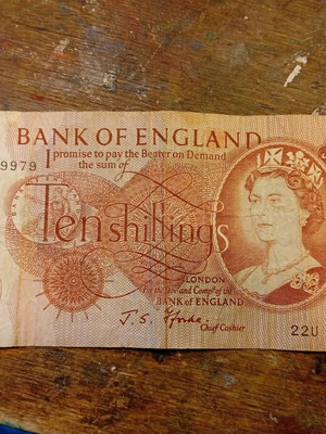 Банкнота 10 шилинга на Bank of England употребявана