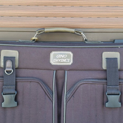 Brown Gino De Vinci suitcase like new