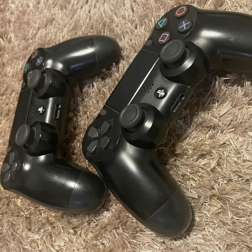 PlayStation 4 Slim μεταχειρισμένο με 2 χειριστήρια, 9 παιχνίδια, 500GB SSD