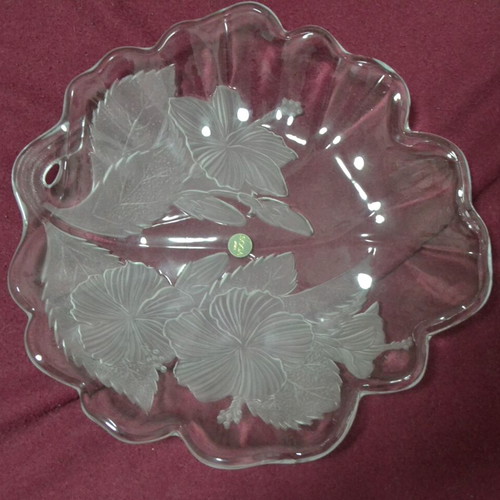 Serving trays new, set of 3 with embossed floral design