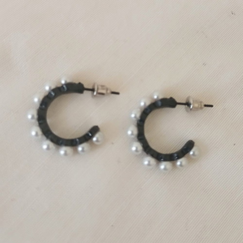 Mini black hoop earrings with pearls new
