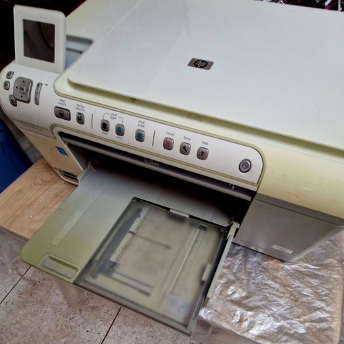 Hp photographic printer like new, high resolution, CD printing
