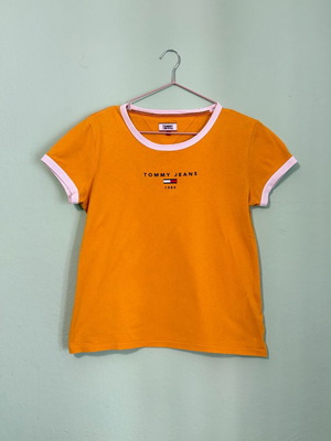 Tommy Hilfiger Jeans T-shirt σαν καινούργιο, μουσταρδί, μέγεθος Small