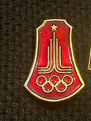 Metallic Moscow 1980 Olympic Games Pin like new