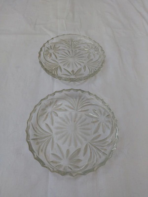 Vintage glass dessert plates like new, set of 2