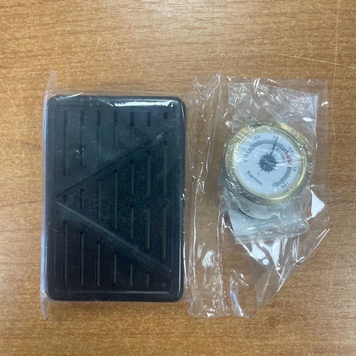 Cigar humidification system new with sponge and hygrometer