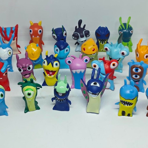 Slugterra figures set like new, collection of 24 pieces