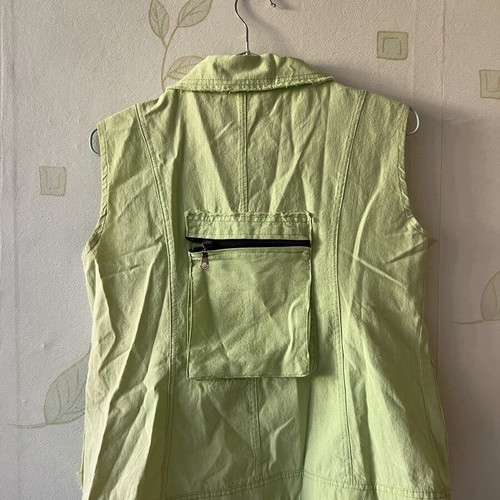 A-Style green vest size S, new, thin fabric with pockets