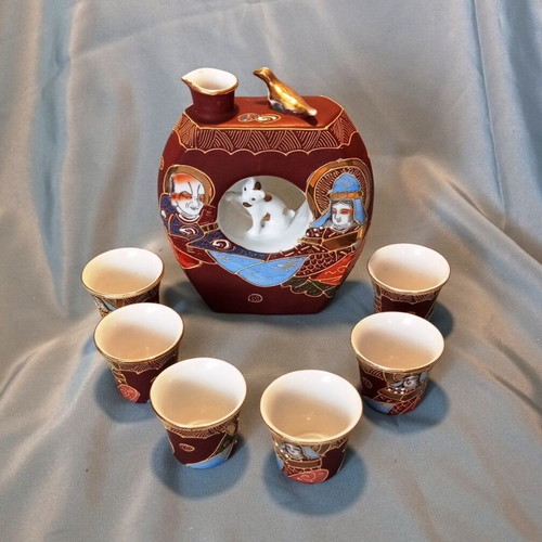 Japanese Kutani Style Sake Set with 6 Cups and Decorative Bottle like new